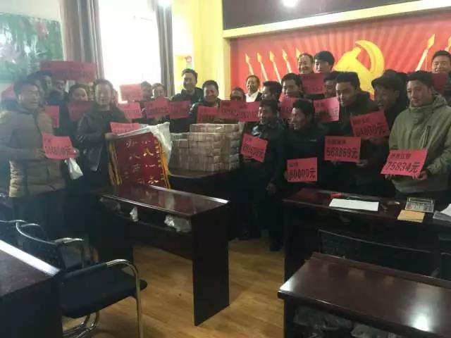 香达镇的千万元级分红仪式